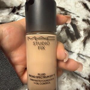 MAC Cosmetics Studio Fix Fluid Foundation - N5